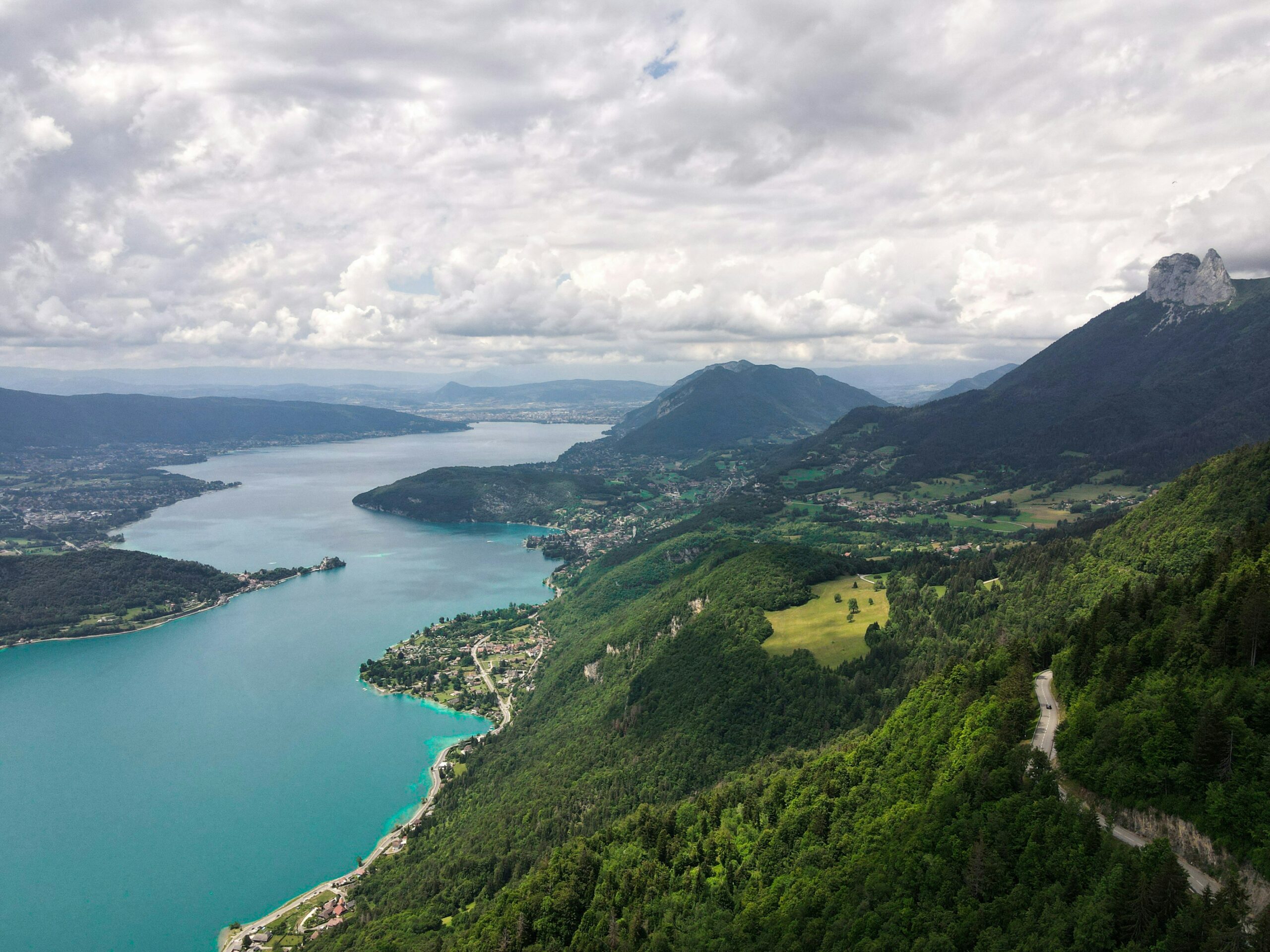 Le Lac d’Annecy à Vélo: Un Circuit Incontournable