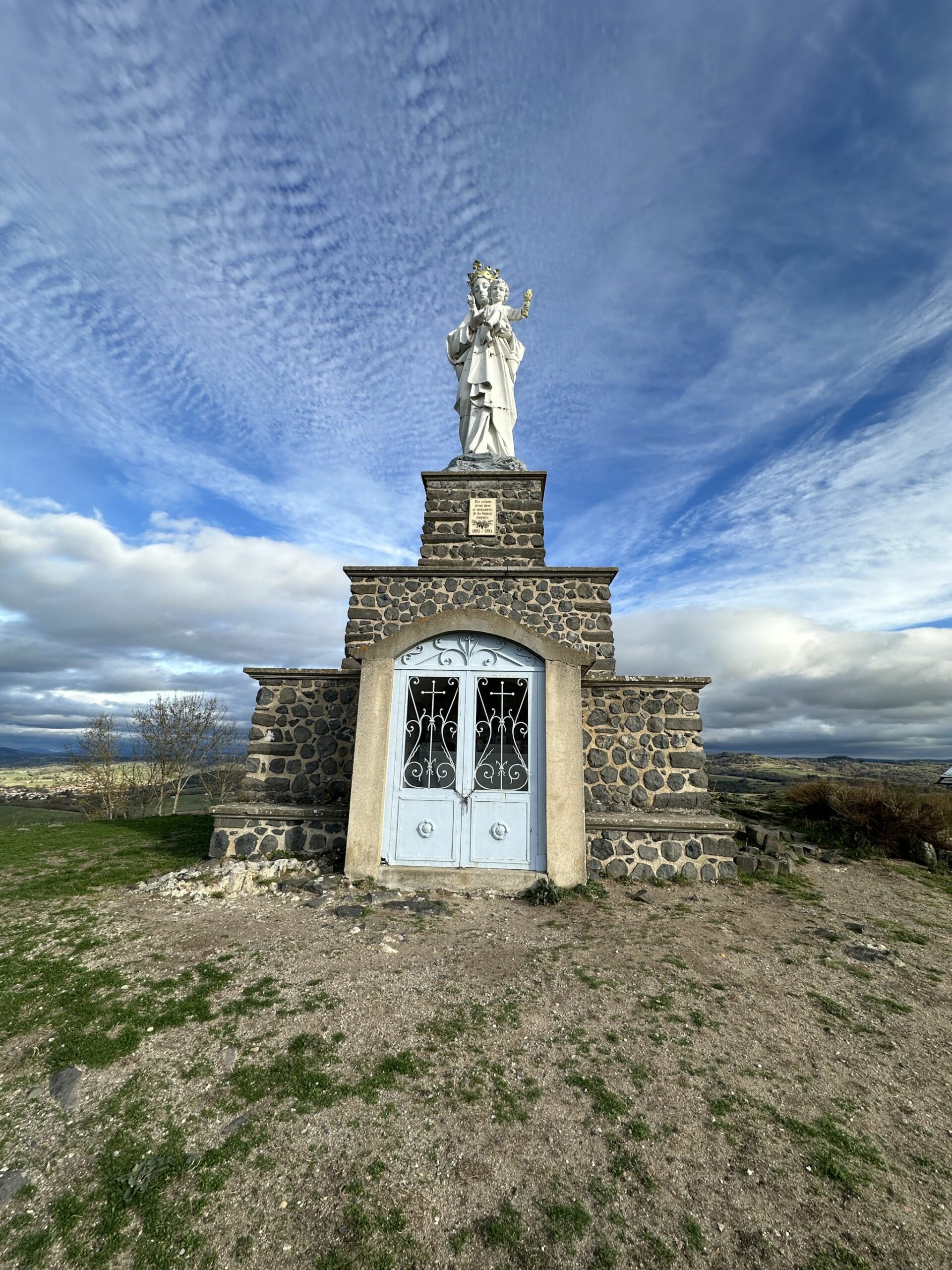 Usson: Un Joyau Historique et Pittoresque d’Auvergne